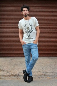 grey-print-crew-neck-t-shirt-and-blue-jeans-and-black-leather-boots-large-2051